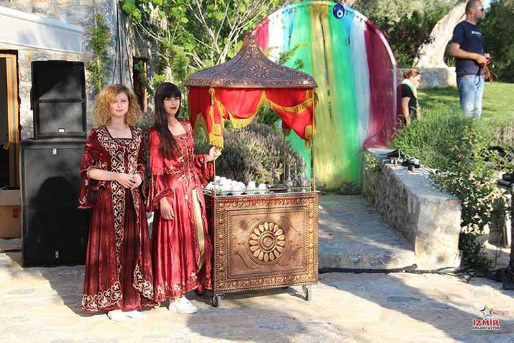 Karnaval Yiyecekler 4 Kahveci Güzeli Kiralama